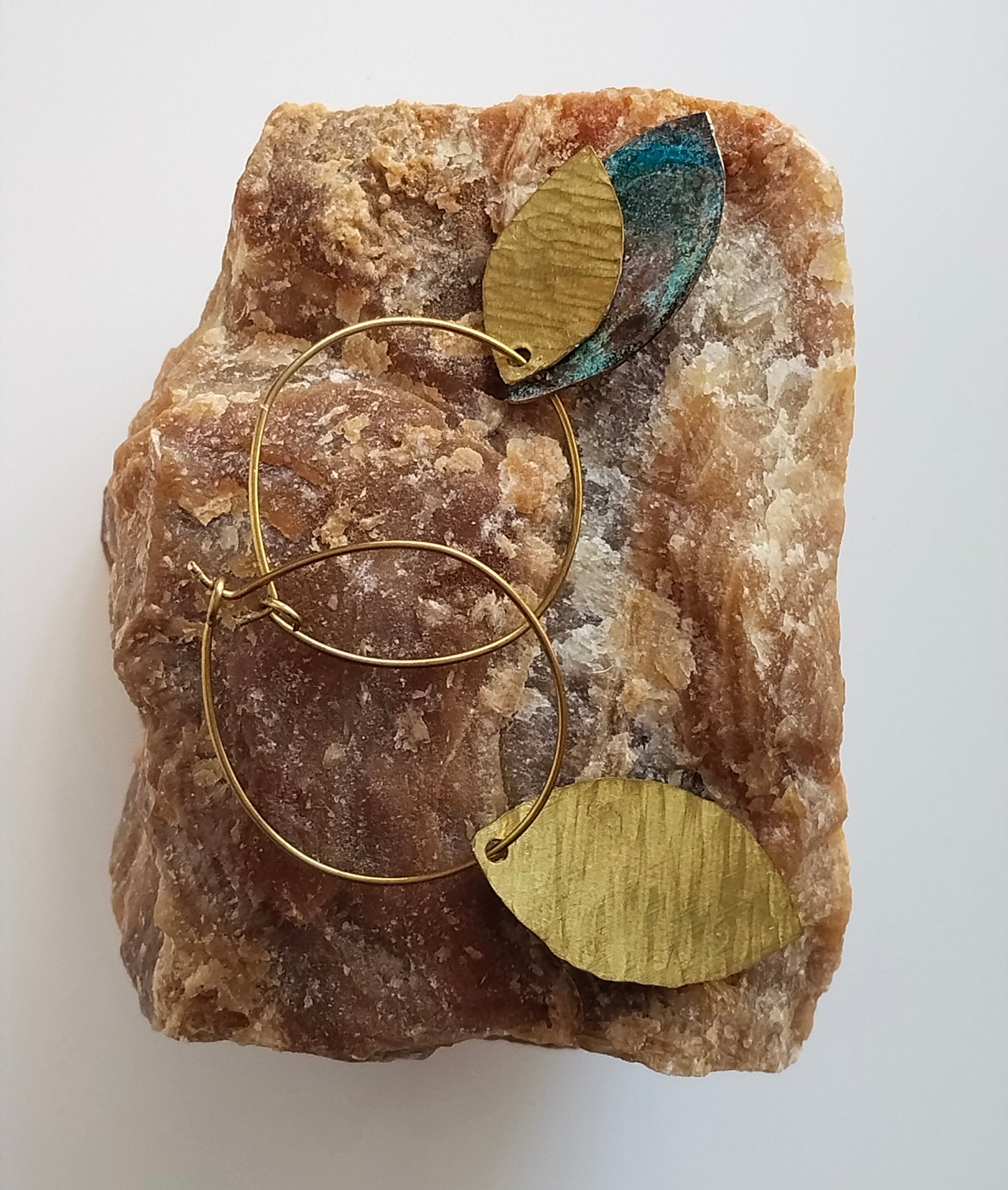 Hojas con pátina, aro